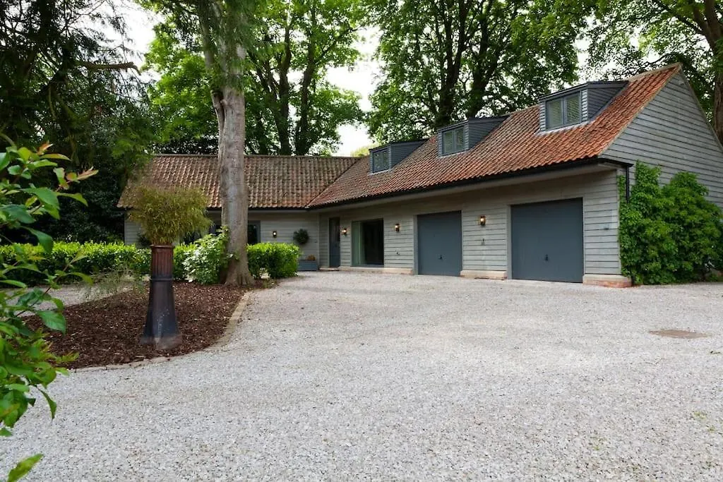 Holiday home The Stables With Jacuzzi & Tennis Court York United Kingdom