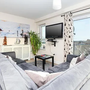 https://waterfront-castle-view-3-bed-apartment.edinburghhotelsuk.org
